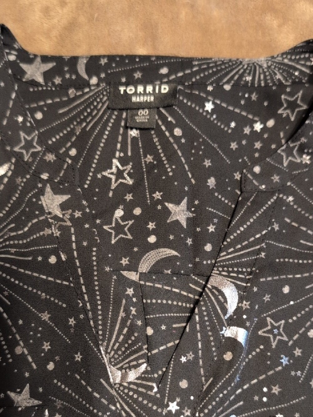 Torrid Harper Black Celestial Print Women’s Blouse Size 00 - Picture 3 of 5
